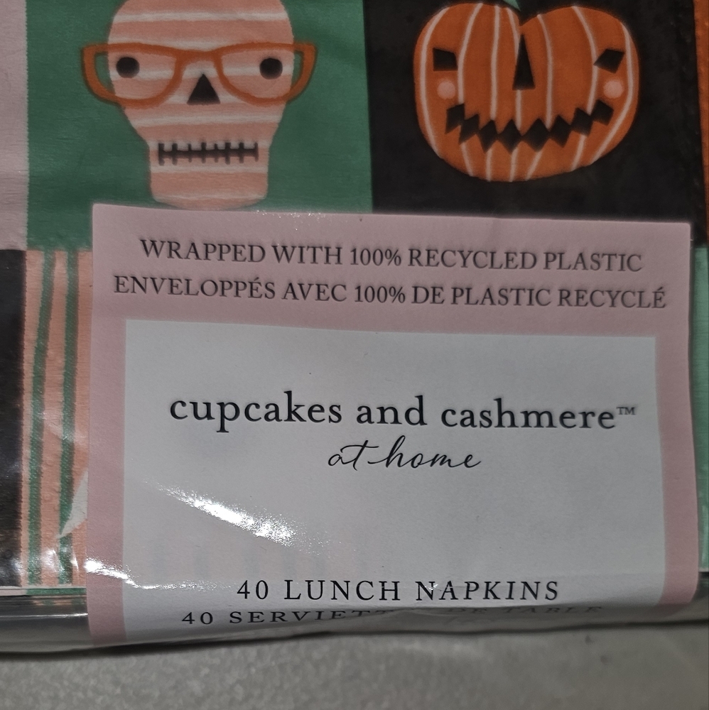 Cupcakes and cashmere complete Halloween serving set - Picture 3 of 12